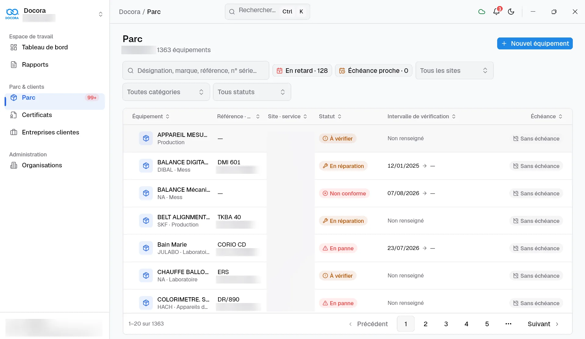 La liste du parc ; les sites et numéros de série sont floutés sur cette capture.